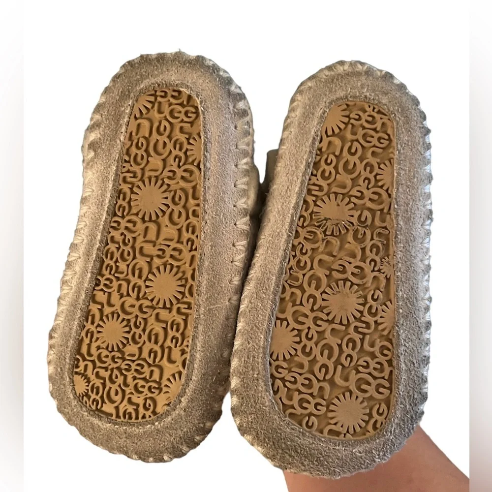 UGG brand toddler boots. Size 2/3. Gently worn.